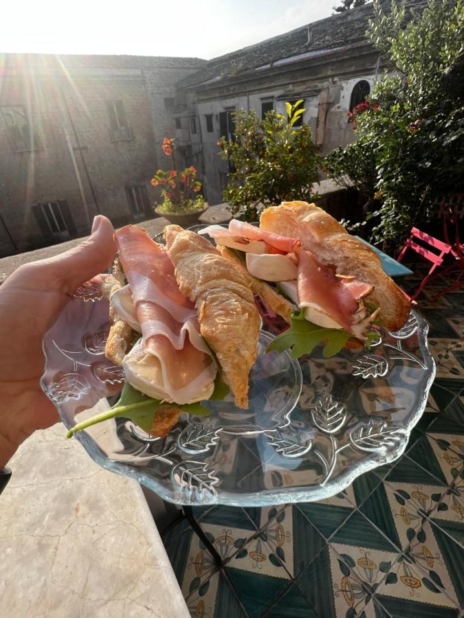 Donna Guia Suite Palermo Exterior photo