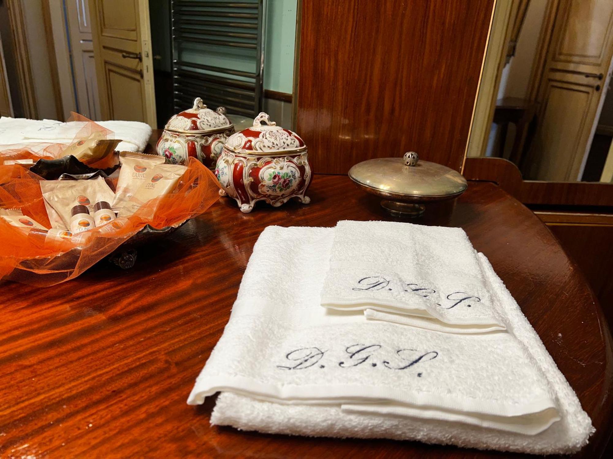 Donna Guia Suite Palermo Exterior photo