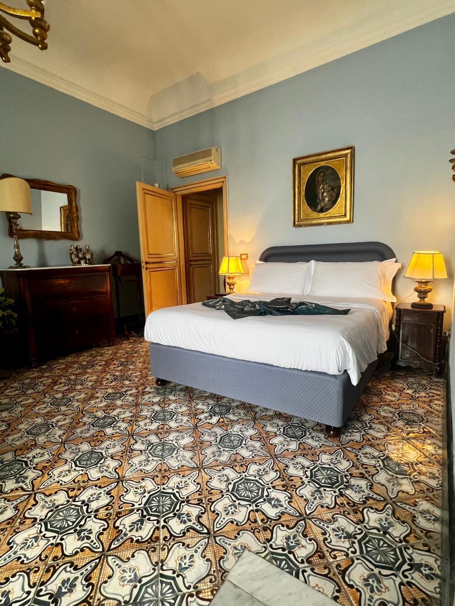 Donna Guia Suite Palermo Exterior photo